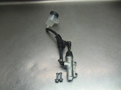 Cilindro maestro de freno trasero BMW F800ST 2010 7692190 7686685 2314742 Foto 1 de 4