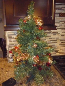 Celebrity Owned faux *Christmas Tree 2' H w/ red/gold tinsel* battery/Vegas P/U - Bild 1 von 1