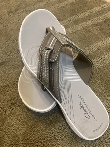 Clark’s Cloudsteppers gepolsterte weiche Damen-Flip-Flops Größe 6 taupe - Bild 1 von 4