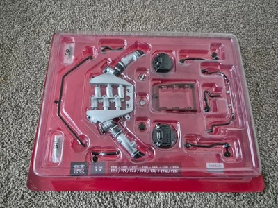 1/8 SCALE EAGLEMOSS BUILD YOUR OWN THE NISSAN R35 GT-R CAR ISSUE 17 - Image 1 of 3