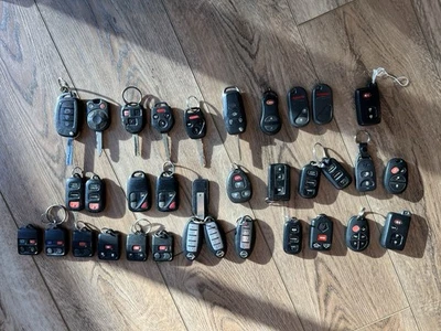 Lot Of 33 OEM Used Key Fobs & Remote Keys Honda Toyota Nissan Hyundai Chrysler - Image 1 of 4