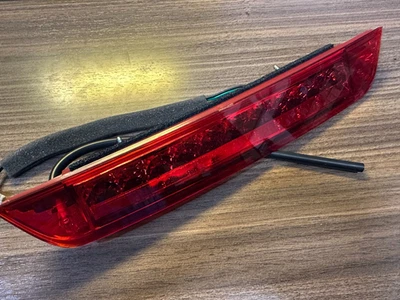 NEW OEM HYUNDAI TUCSON 2010-2015 REAR HIGH MOUNT STOP LIGHT / WITH WASHER NOZZLE - Image 1 of 4