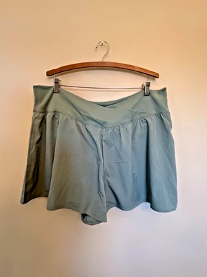 NWT Seeking Sunsets Women’s Shorts Lines Green Size 2X Green - Image 1 of 4