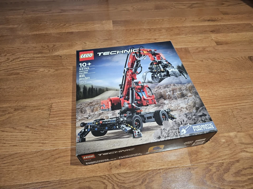 LEGO TECHNIC: Material Handler (42144) - Image 1 of 1