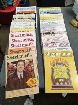 Revistas de partituras (lote de 32) 1980-1989 piano, guitarra - con palabras Foto 1 de 4