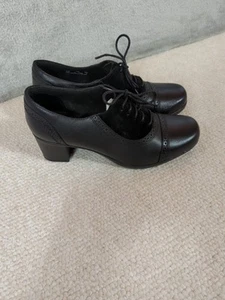 EUC Clarks Bendables Black Leather Pumps Lace Up Shoes Womens 8.5M Dark Academia - Picture 1 of 9