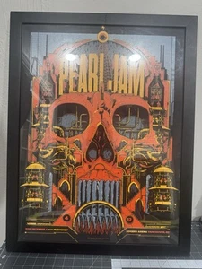 Pearl Jam con poster Mudhoney, Rogers Arena, 12/4/14 Vancouver, BC di Ken Taylor - Foto 1 di 6