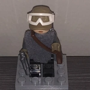 LEGO Jyn Erso Minifigure 75155 Star Wars Rogue One sw0791 Rare Retired - Picture 1 of 4