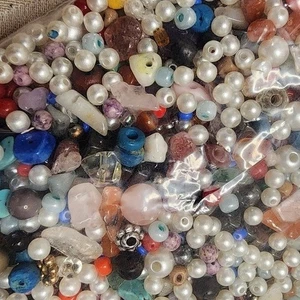 RAR MIX Glasperlen, Natur Edelstein, Koralle, Metallperlen Konvolut 6x4 Bastelschmuck - Bild 1 von 16