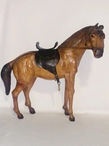 Vintage Leder umwickelt Pferd Statue mit Sattel Steigbügel Pferde Figur 11,5x12 Zoll - Bild 1 von 17