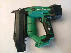 Chiodatrice testata Metabo HPT NT1850DF 18V compatta senza fili calibro 18 Brad - Foto 1 di 3