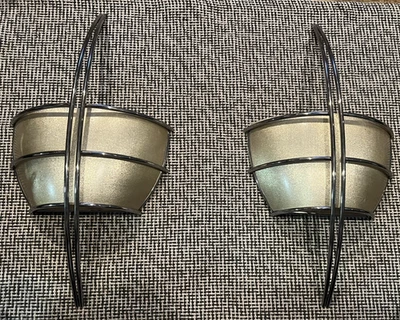 Par de apliques de pared modernos vintage de mediados de siglo de cromo y vidrio Foto 1 de 4