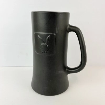 Cerveza de vidrio negro Playboy vintage años 70 acabado mate Stein con logotipo de conejito Foto 1 de 4