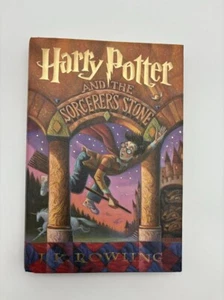 1998 Harry Potter and the Sorcerer's Stone 1st American Edition Hardcover Book - Foto 1 di 13