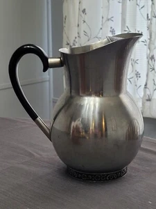 Vintage Oneida Custom 18/8 Stainless PITCHER With Ice Catcher, Kitchen Japan - Picture 1 of 7