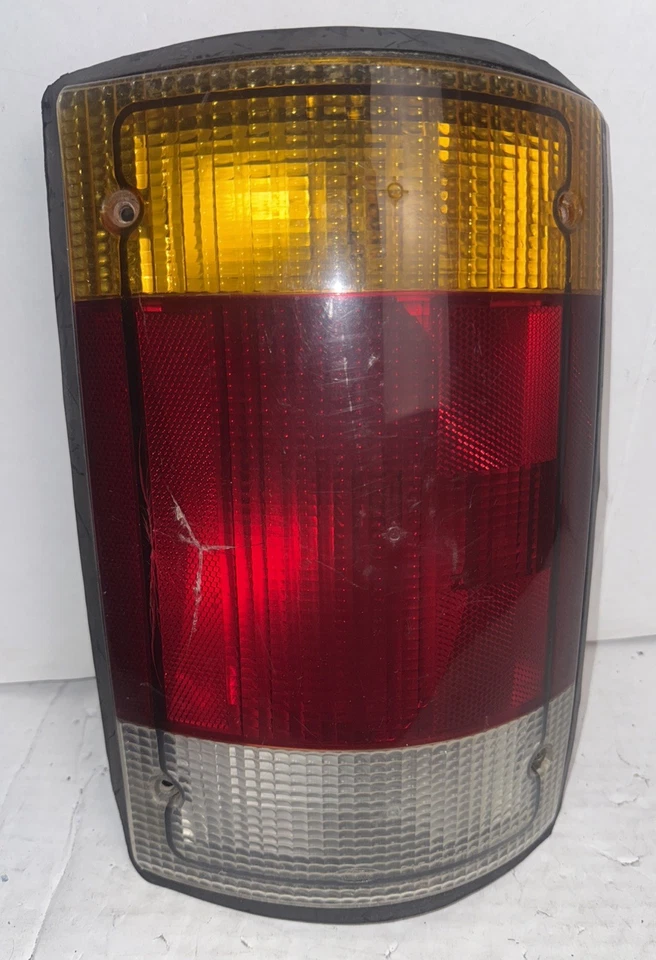 1992-1994 E150 E250 E350 Econoline Van RH Passenger Tail Light Lamp OEM 75580 - Imagem 1 de 4