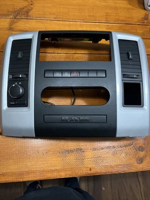 Dodge Ram 1500 2500 2009 2010 2011 2012 tablero central radio bisel consola OEM Foto 1 de 4