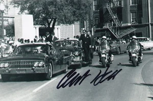 Foto firmata Clint Hill autografata 4x6 servizio segreto Dealey Plaza JFK Dallas - Foto 1 di 2
