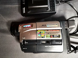 Videokamera Panasonic VHS-C- Modell NV-RZ2 220x Zoom 20xoptisch+ Stabi Defekt - Bild 1 von 9