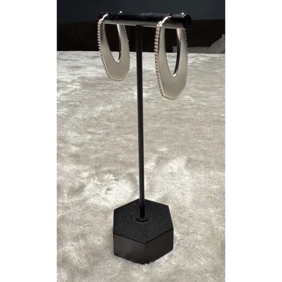 Pendientes de aro Kendra Scott Adeline pavé de circonitas cúbicas tono plata Foto 1 de 4