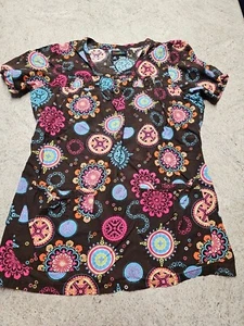 Peaches Women's Brown Geometric Print Scrub Top Size S - Picture 1 of 8