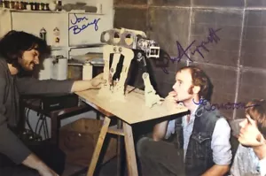 FOTO 12x18 firmada por Berg Phil Tippett Joe Johnston en Star Wars Beckett Bas - Imagen 1 de 5