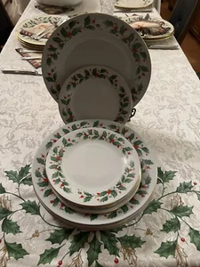 4 China Pearl Fine China Noel Holly & Berries 10.5" Dinner & 4 Salad Plates - Picture 1 of 2