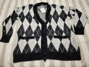 NWT Forever 21 fuzzy sweater. Size medium. - Picture 1 of 5