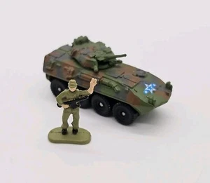 Micro Machines Military Light Armored Vehicle LAV-25 inklusive Soilder - Bild 1 von 6