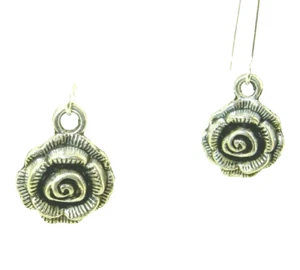 Nuevos Hermosos Pendientes Colgantes Pequeños Flor ROSA TONO PLATA 1-1/2" de Largo - Imagen 1 de 3