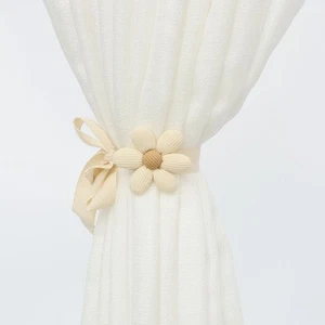 Cute and Functional Cartoon Flower Curtain Tie for Child Friendly Spaces - Bild 1 von 17
