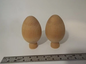 2 HUEVOS DE GANSO JUMBO DE MADERA DE PINO SIN TERMINAR EN PEDESTAL - 5,5X 3" - PINTURA - TALLA - RARO*** - Imagen 1 de 5