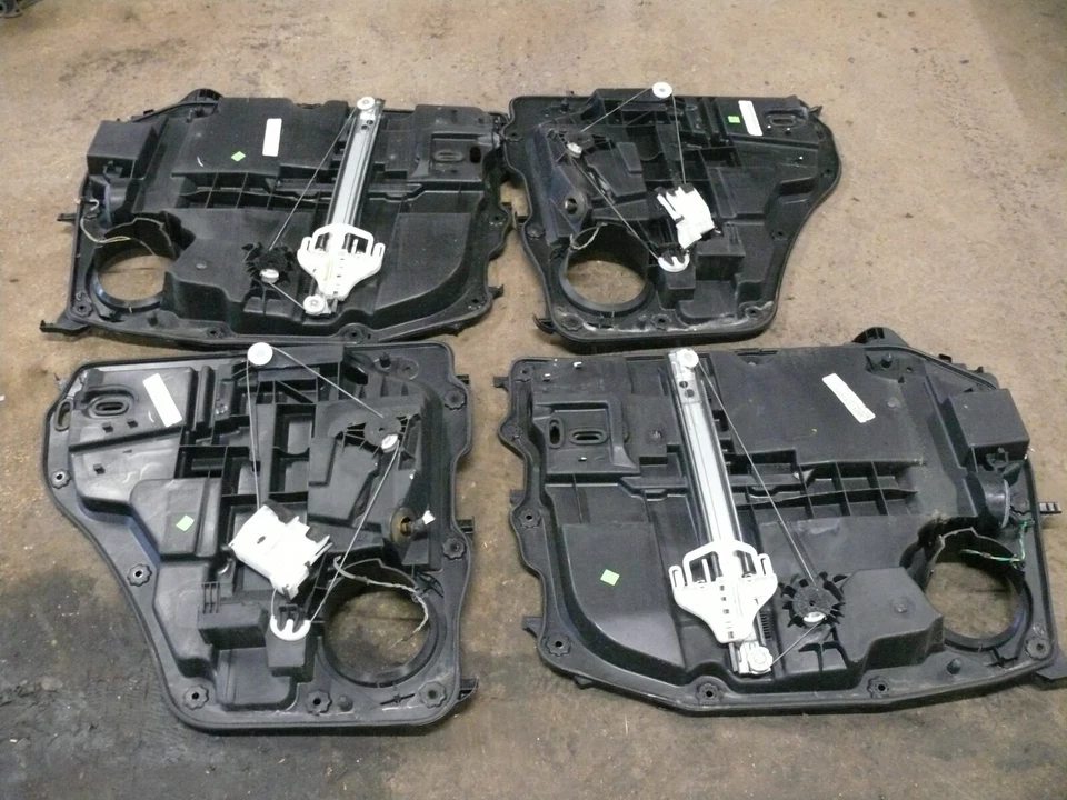 4 pannelli porta alzacristalli anteriore posteriore sinistro destro Dodge Nitro - Immagine 1 di 1