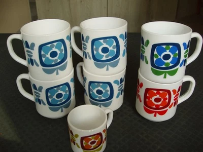 LOT DE 7 TASSES MOBIL  (  6 MUGS + 1 TASSE ESPRESSO) ARCOPAL  VINTAGE 70’S - Photo 1/2