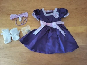 American Girl Emily's Holiday Outfit - Kleid, Socken Band Haarspange Halskette - Bild 1 von 4