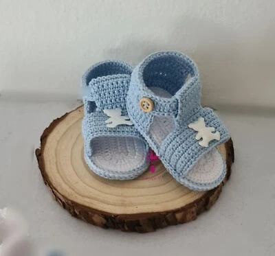 Sandaletti bebè uncinetto, azzurri, bianchi, fatti a mano, cotone oeko-tex - Immagine 1 di 2