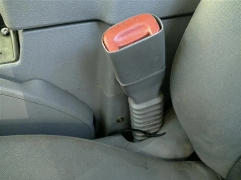 2005-2010 Jeep Commander Grand Cherokee Front Driver Left Seat Belt Buckle GRAY - Image 1 of 1