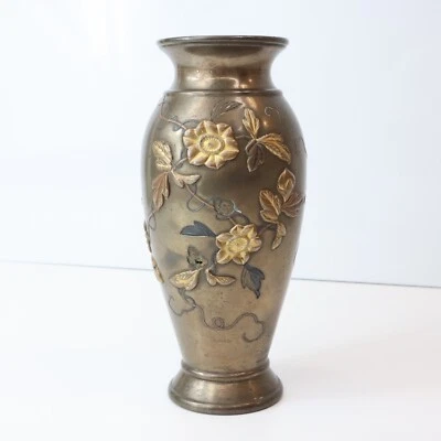 Jarrón antiguo japonés de bronce de la era Meiji mezclado de metal latón flores florales 3D 6" Foto 1 de 4