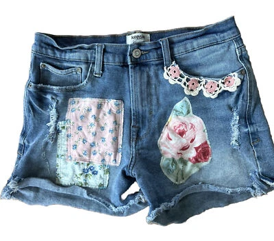 Pantalones Cortos Parche Flor Envejecidos ÚNICOS Reciclados Reelaborados Rosas Encaje Kensie De Colección Foto 1 de 4