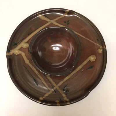 "Plato de gres Studio Art Pottery Chip N Dip marrón óxido dorado ~ firmado ~ 9 1/2""" Foto 1 de 4