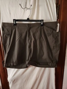 Cj Banks Sz 24w Multi Pockets Cuffed Hem Women's Plus SZ Shorts NWT - Picture 1 of 17