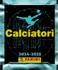 BUSTINA DI FIGURINE CALCIATORI PANINI 2024-2025 VERSIONE OMAGGIO - Picture 1 of 2