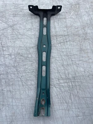 1995 Nissan 300ZX suporte radiador central suporte pilar capô trava suporte OEM - Imagem 1 de 4