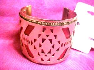 Nicki Minaj (Silver tone Bracelet) LARGE THICK 2 1/3 IN TALL Size, Cutout Red - Picture 1 of 5