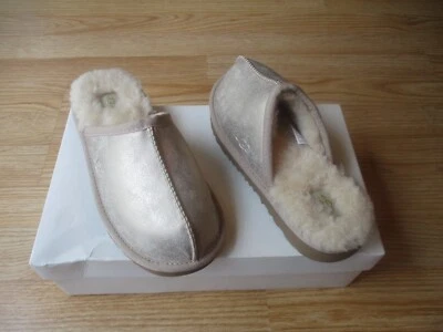 Zapatillas UGG Big Kids Keegan UGGplush Metallic Distress Slide Logo talla US 2 NUEVAS Foto 1 de 4