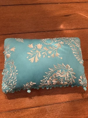 Вышитая подушка бирюзовый белый отсутствует несколько кисточек см. Рисунок 10x16"" - Изображение 1 из 4