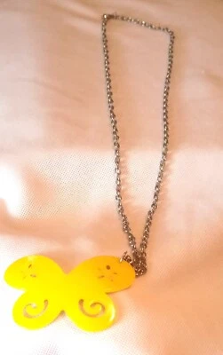 Collar colgante mariposa amarilla para mujer 26 pulgadas cadena tono plata envío gratis Foto 1 de 4