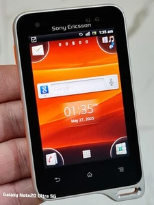 Sony Ericsson Xperia ST171 (Unlocked) Smartphone Excellent Condition Rare - Afbeelding 1 van 10