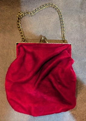 Bolso clutch vintage de terciopelo rojo de mediados de siglo Foto 1 de 4