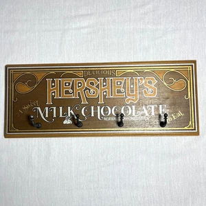 RARO Vintage Hershey’s Pubblicità Cioccolato al Latte Legno Gancio Chiave Insegna Parete Appendiabiti Targa - Foto 1 di 12